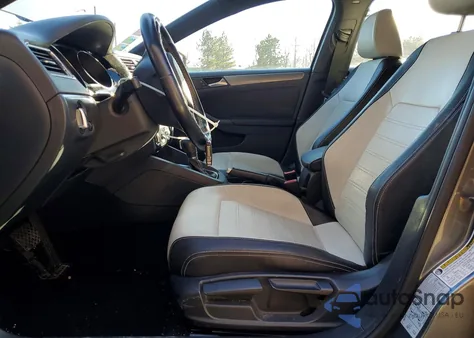 2016 Volkswagen Jetta Sport z USA, uszkodzony, nr VIN 3VWD17AJXGM375977